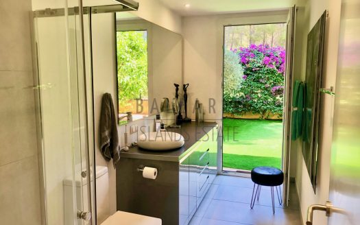 Bathroom with Garden Access