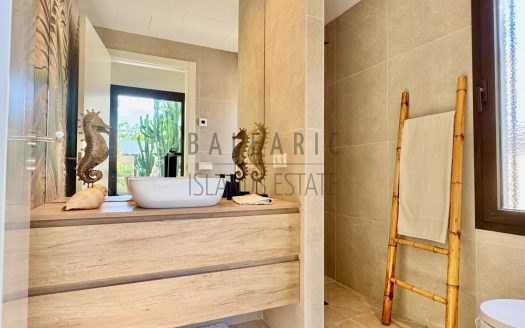 Ground Floor Bathroom I