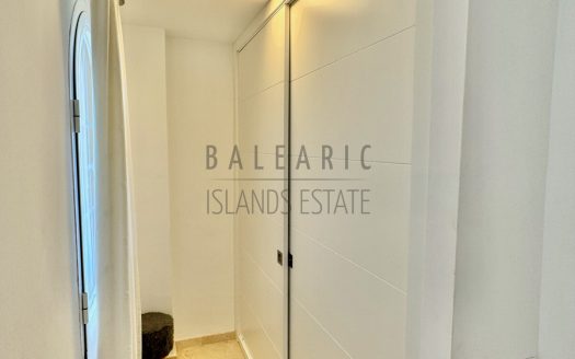 Tiny Walkin Closet